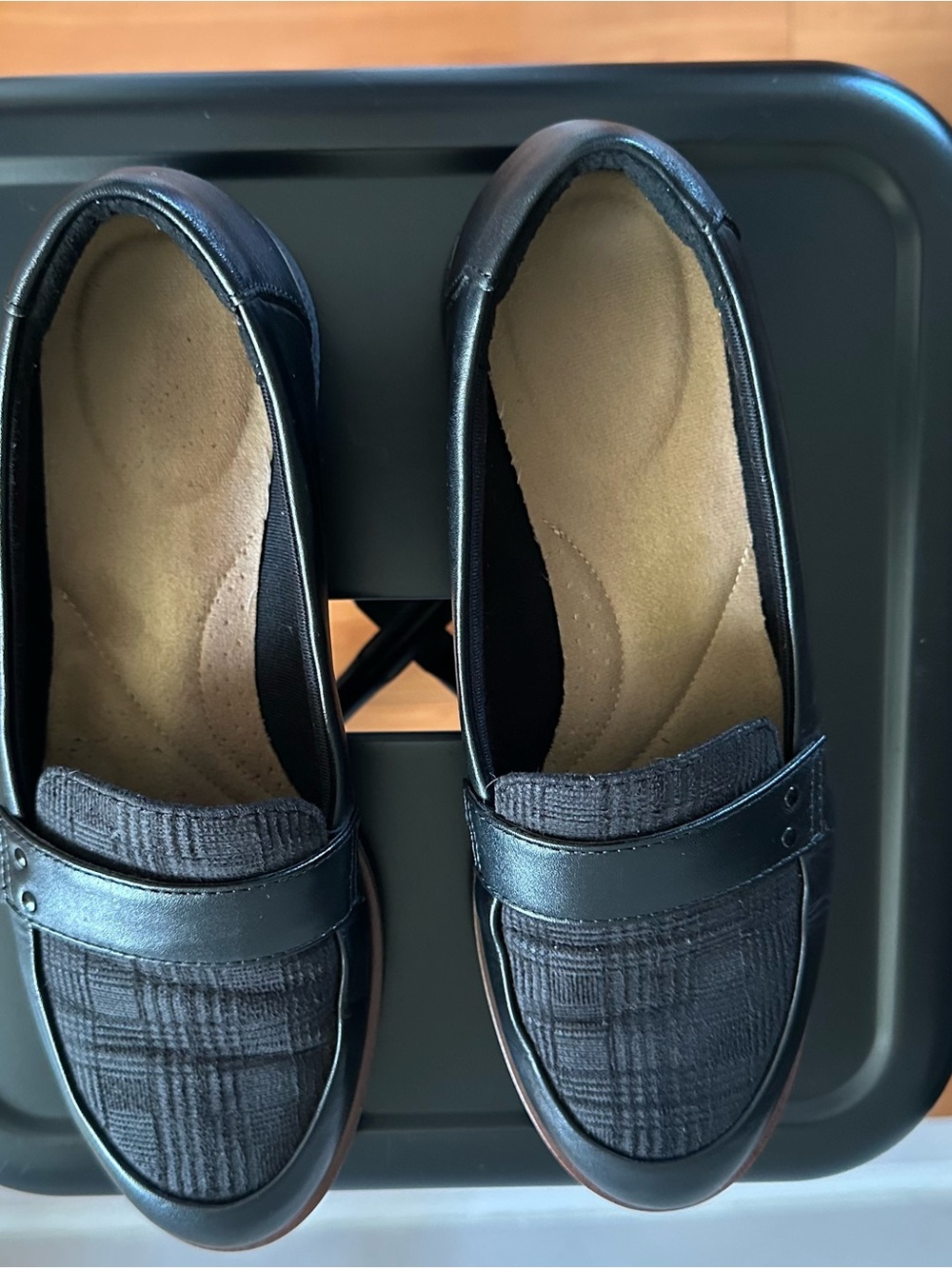 Clarks Raisie Jump Black Leather Plaid Fabric Loafers Size 7.5 M